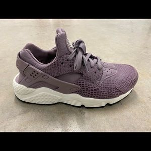 AIR HUARACHE sneakers by Nike